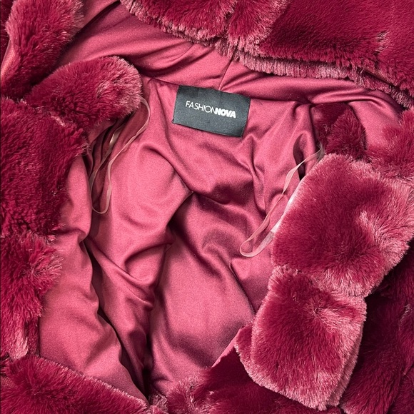 Burgundy Cropped Hooded Faux Fur Jacket Small - Picture 4 of 4